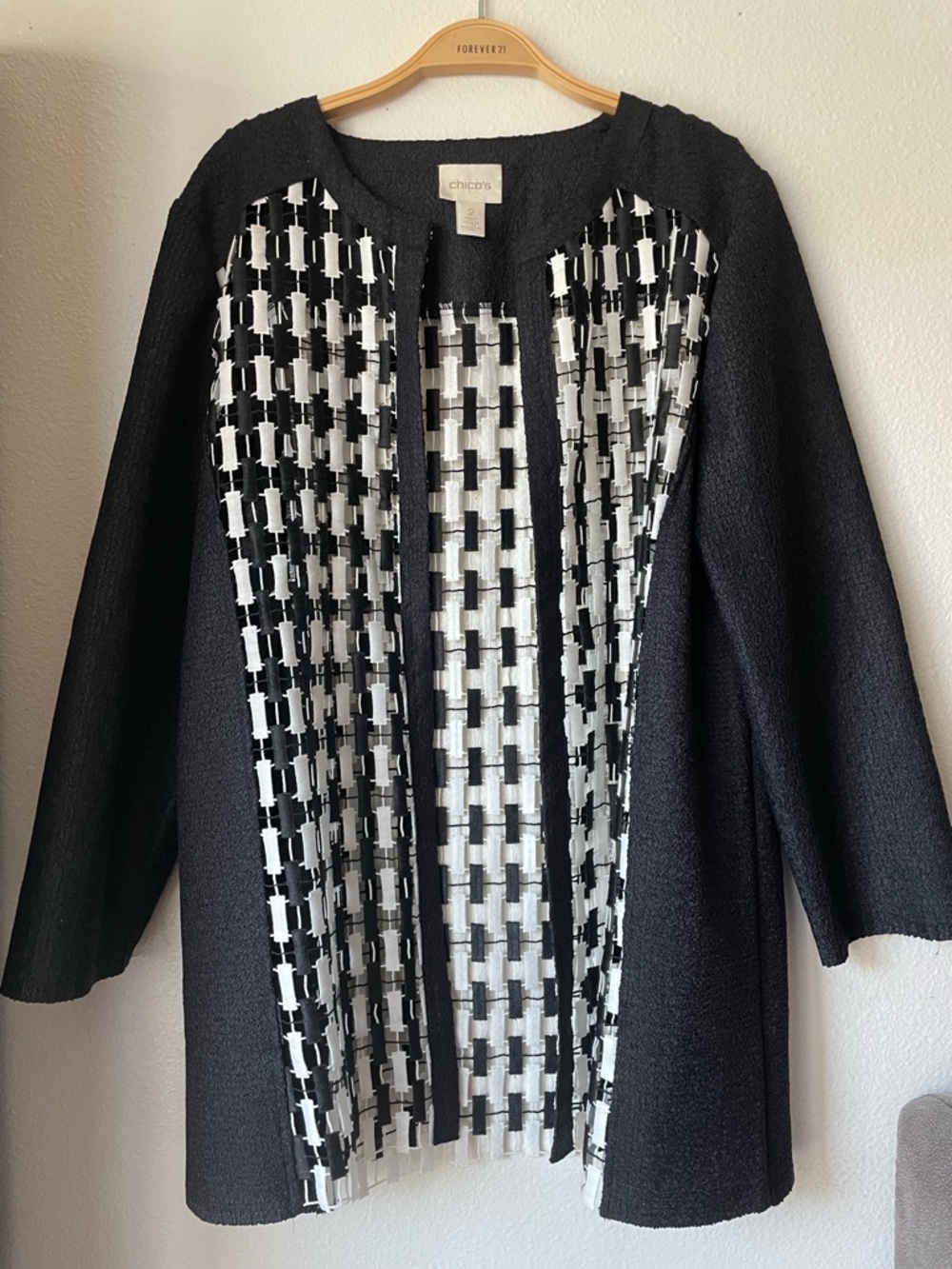 Chico's Black & White Novelty Fabric Mix blazer Sz 2 large - Picture 2 of 3